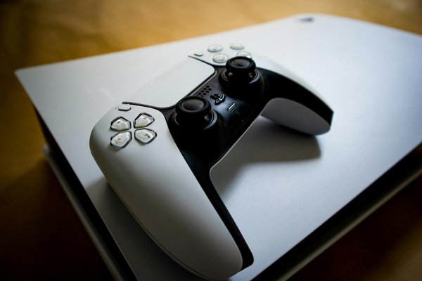 What are the top smartphone computing features desired by UK users?